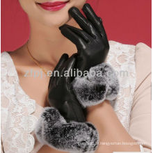 Styles nobles femmes portant des gants de vison en cuir